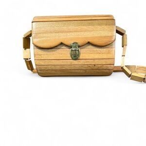 Wooden shoulder bag with a unique, boho vibe #festivalvibes #boho
